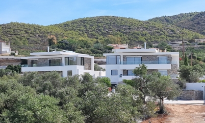 Κατοικίες στο Λουτράκι